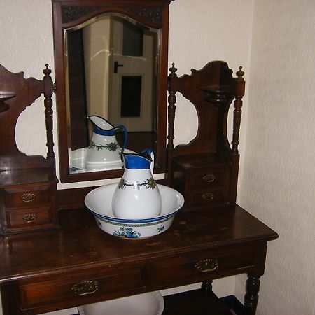 The Kings Head Hotel Абъргавени Екстериор снимка