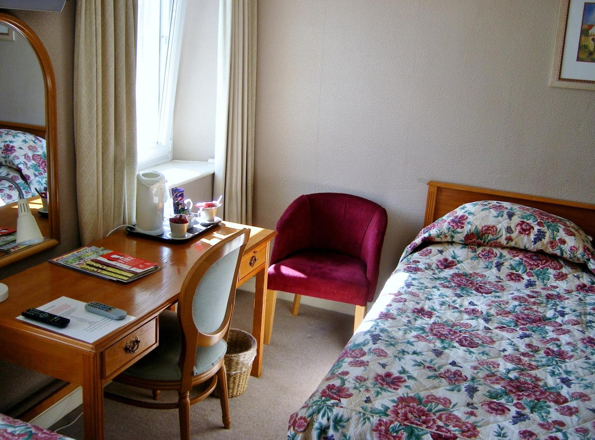 The Kings Head Hotel Абъргавени Екстериор снимка