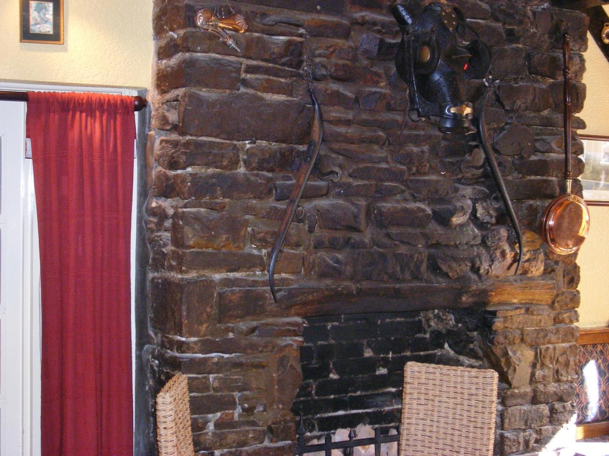 The Kings Head Hotel Абъргавени Екстериор снимка