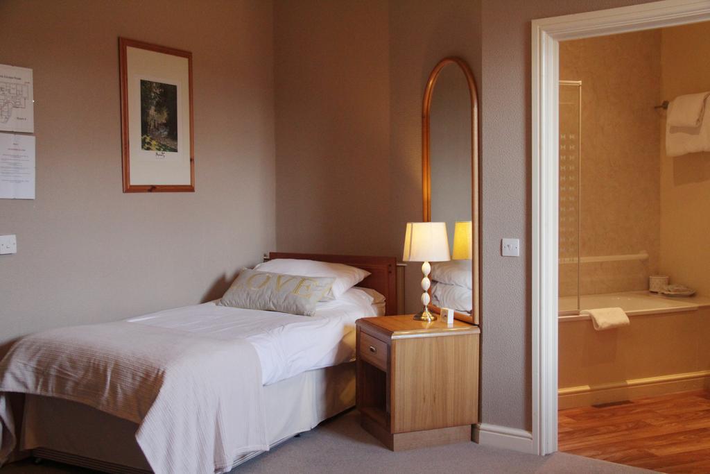 The Kings Head Hotel Абъргавени Екстериор снимка