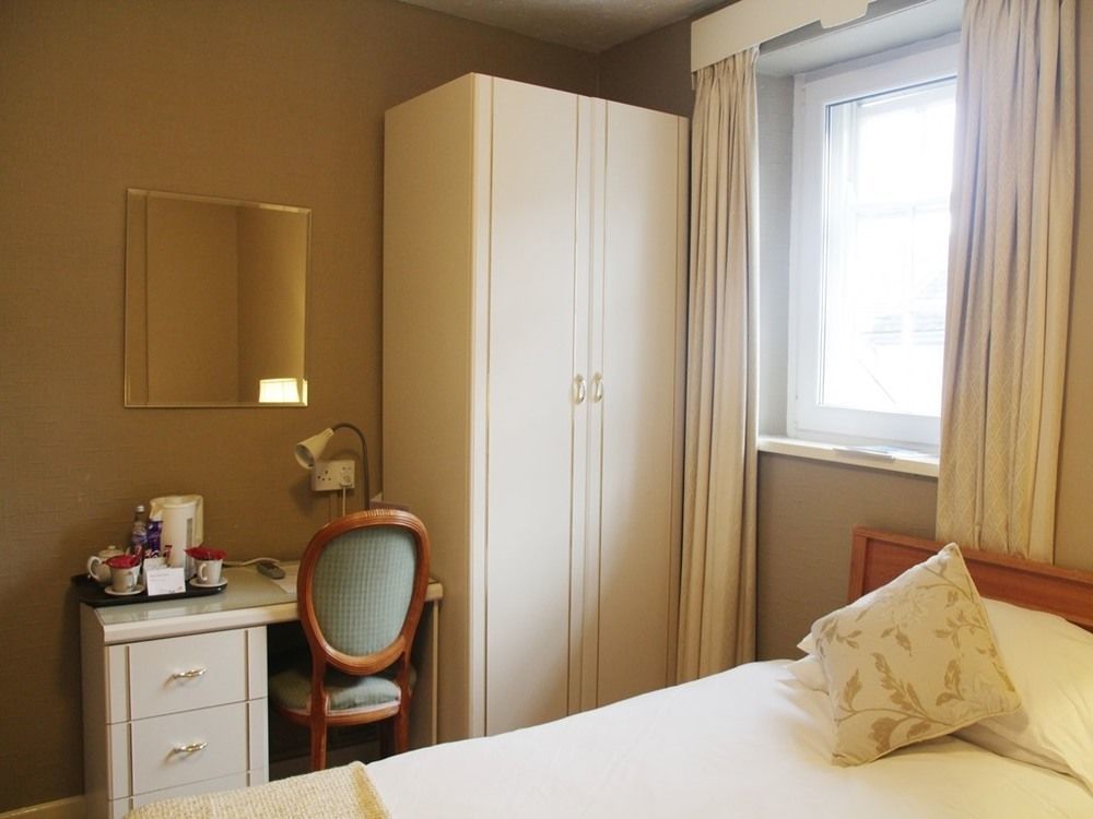 The Kings Head Hotel Абъргавени Екстериор снимка